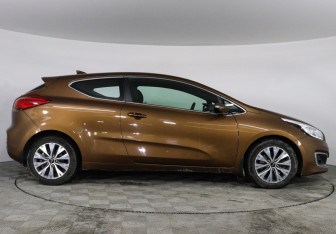 Подержанный автомобиль Kia Ceed Hatchback 2017 года (4 фото)