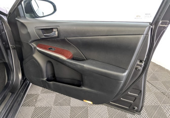 Подержанный автомобиль Toyota Camry Sedan 2014 года (26 фото)