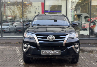 Подержанный автомобиль Toyota Fortuner 2018 года (2 фото)