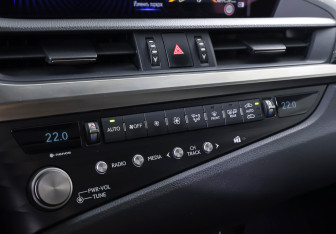 Подержанный автомобиль Lexus ES 2021 года (24 фото)