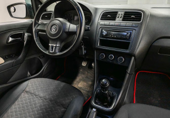 Подержанный автомобиль Volkswagen Polo Sedan 2011 года (10 фото)