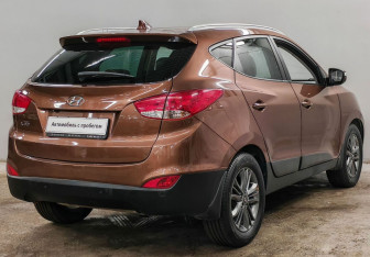 Подержанный автомобиль Hyundai ix35 2014 года (5 фото)
