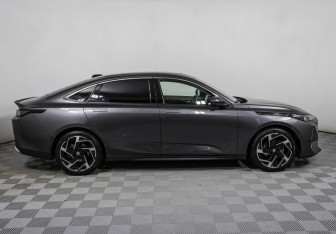 Подержанный автомобиль Changan Lamore 2023 года (4 фото)