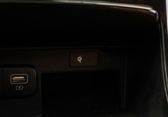 Подержанный автомобиль Kia Carnival 2021 года (28 фото)