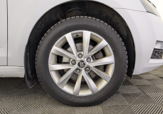 Подержанный автомобиль Skoda Octavia Liftback 2019 года (12 фото)