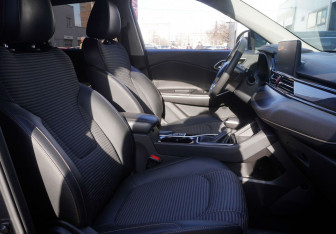 Подержанный автомобиль Москвич 3 2023 года (10 фото)