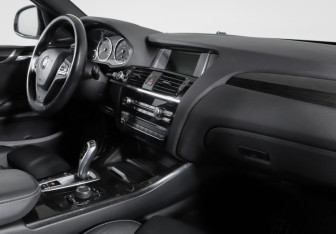 Подержанный автомобиль BMW X4 2015 года (9 фото)