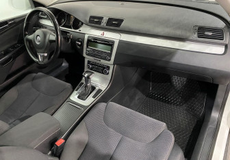 Подержанный автомобиль Volkswagen Passat Wagon 2010 года (9 фото)