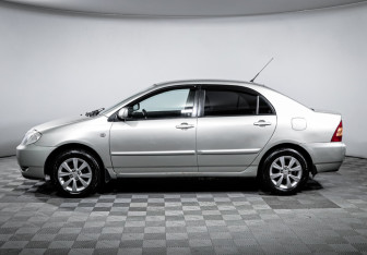 Подержанный автомобиль Toyota Corolla Sedan 2004 года (8 фото)