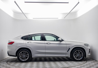 Подержанный автомобиль BMW X4 2019 года (4 фото)