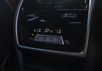 Подержанный автомобиль BMW X6 2020 года (19 фото)