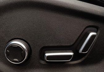 Подержанный автомобиль Geely Monjaro 2023 года (17 фото)