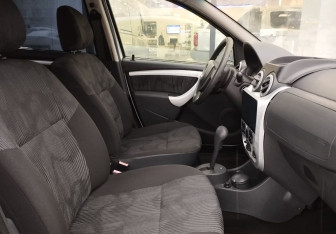 Подержанный автомобиль Renault Sandero 2011 года (10 фото)