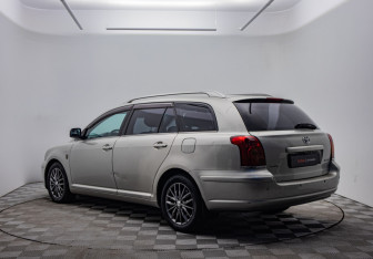 Подержанный автомобиль Toyota Avensis Wagon 2006 года (7 фото)