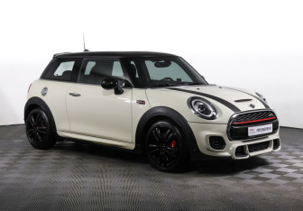 Подержанный автомобиль MINI Hatch 2018 года (3 фото)