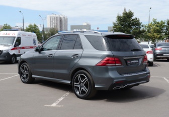 Подержанный автомобиль Mercedes-Benz GLE 2017 года (7 фото)