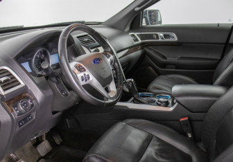 Подержанный автомобиль Ford Explorer 2012 года (10 фото)