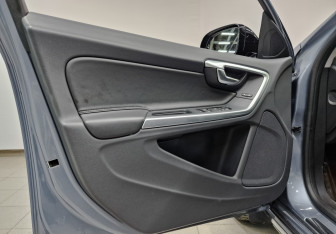 Подержанный автомобиль Volvo V60 Cross Country 2018 года (19 фото)