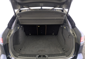 Подержанный автомобиль Jaguar F-Pace 2017 года (9 фото)