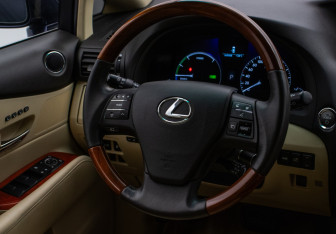 Подержанный автомобиль Lexus RX 2009 года (15 фото)