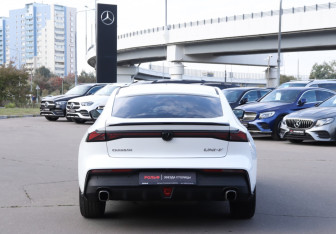 Подержанный автомобиль Changan UNI-V 2022 года (6 фото)