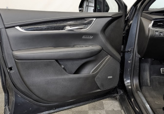Подержанный автомобиль Cadillac XT5 2021 года (19 фото)