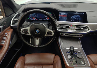 Подержанный автомобиль BMW X7 2021 года (10 фото)