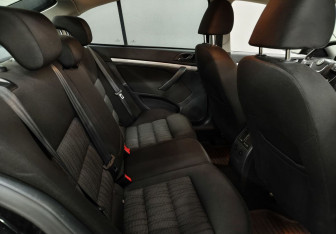 Подержанный автомобиль Skoda Octavia Liftback 2011 года (13 фото)