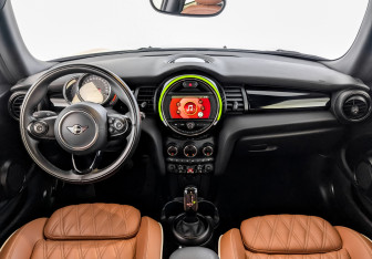 Подержанный автомобиль MINI Hatch 2021 года (14 фото)