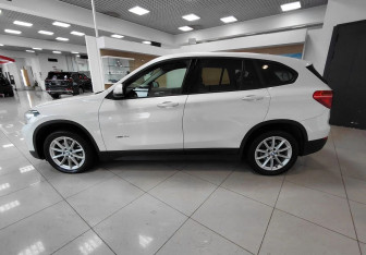 Подержанный автомобиль BMW X1 2018 года (8 фото)