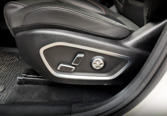 Подержанный автомобиль Geely Tugella 2023 года (21 фото)