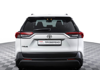 Подержанный автомобиль Toyota RAV4 2021 года (6 фото)