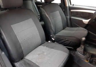 Подержанный автомобиль Renault Sandero 2010 года (15 фото)