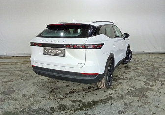 Подержанный автомобиль Omoda C7 2024 года (5 фото)