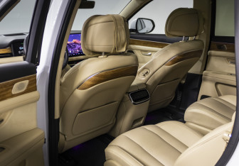 Подержанный автомобиль AITO M7 2023 года (18 фото)