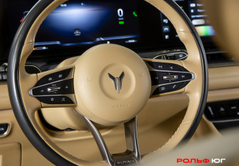 Подержанный автомобиль Voyah Dream 2023 года (15 фото)