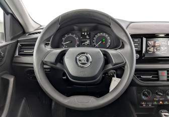 Подержанный автомобиль Skoda Rapid Liftback 2021 года (20 фото)