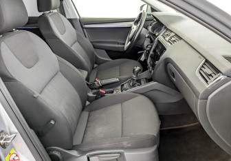 Подержанный автомобиль Skoda Octavia Liftback 2017 года (23 фото)