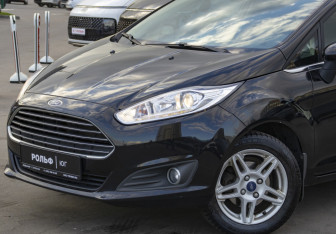 Подержанный автомобиль Ford Fiesta Sedan 2018 года (17 фото)