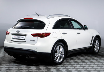 Подержанный автомобиль Infiniti FX 2012 года (5 фото)