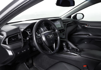 Подержанный автомобиль Toyota Camry Sedan 2021 года (15 фото)