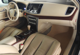 Подержанный автомобиль Nissan Teana 2011 года (10 фото)