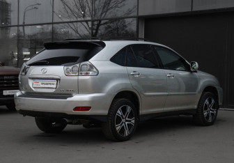Подержанный автомобиль Lexus RX 2005 года (5 фото)