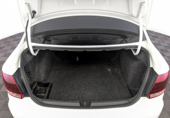 Подержанный автомобиль Volkswagen Polo Sedan 2018 года (10 фото)