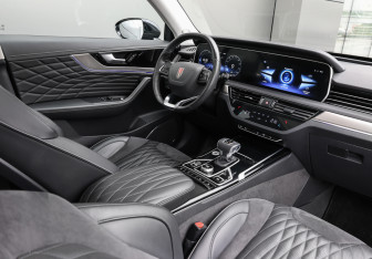 Подержанный автомобиль Hongqi HS5 2024 года (11 фото)
