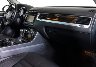 Подержанный автомобиль Volkswagen Touareg 2012 года (10 фото)