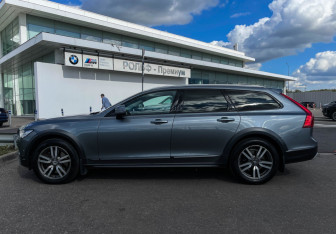 Подержанный автомобиль Volvo V90 Cross Country 2018 года (8 фото)