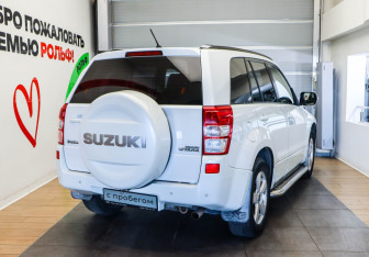 Подержанный автомобиль Suzuki Grand Vitara 2008 года (4 фото)