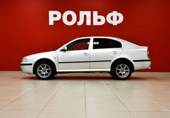 Подержанный автомобиль Skoda Octavia Liftback 2008 года (8 фото)
