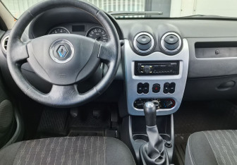 Подержанный автомобиль Renault Logan Sedan 2012 года (13 фото)